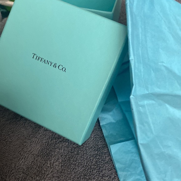 Authentic Tiffany box with the blue tissue - Picture 3 of 3